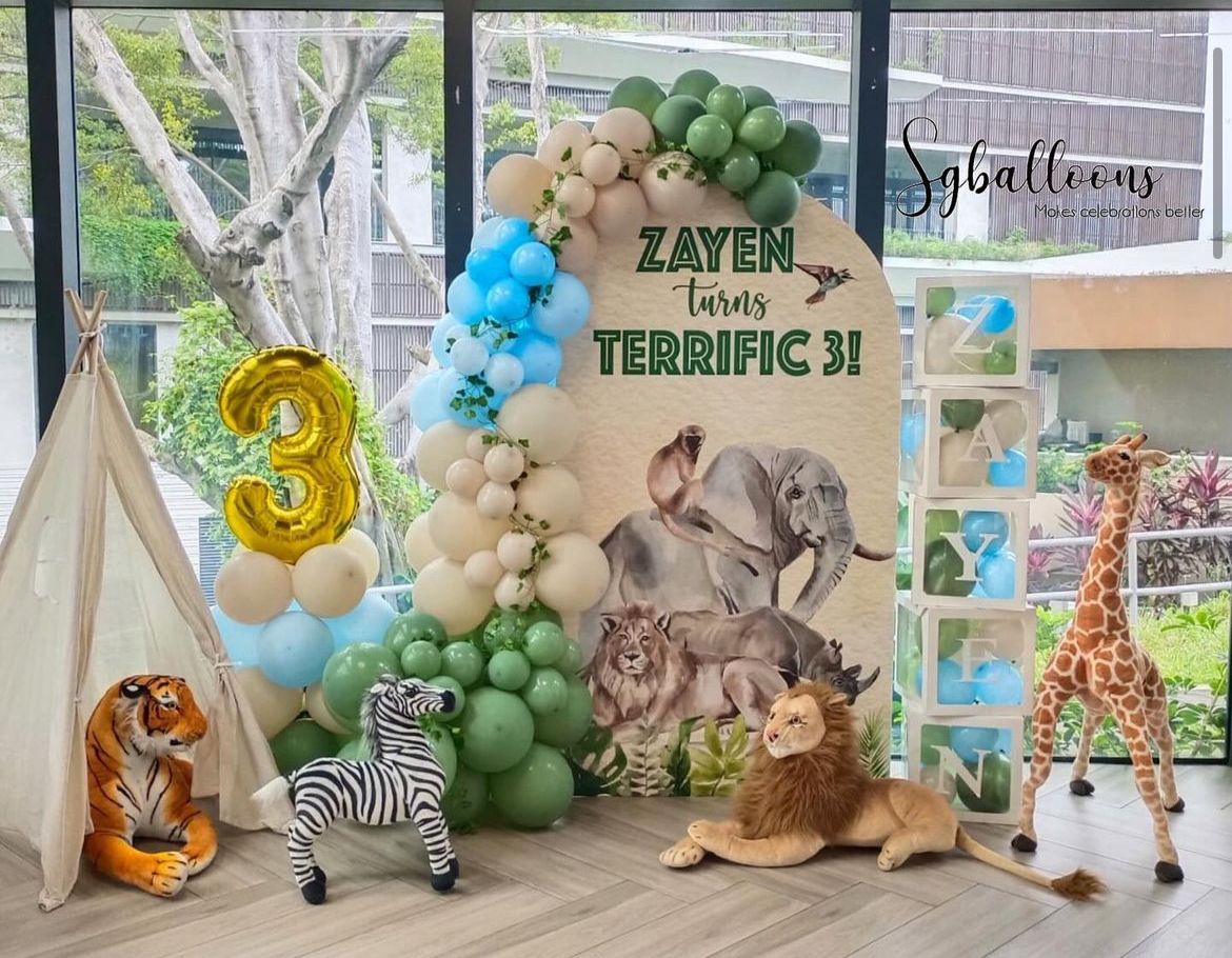 1 Board Customised Arch Set-up with Balloon Garland