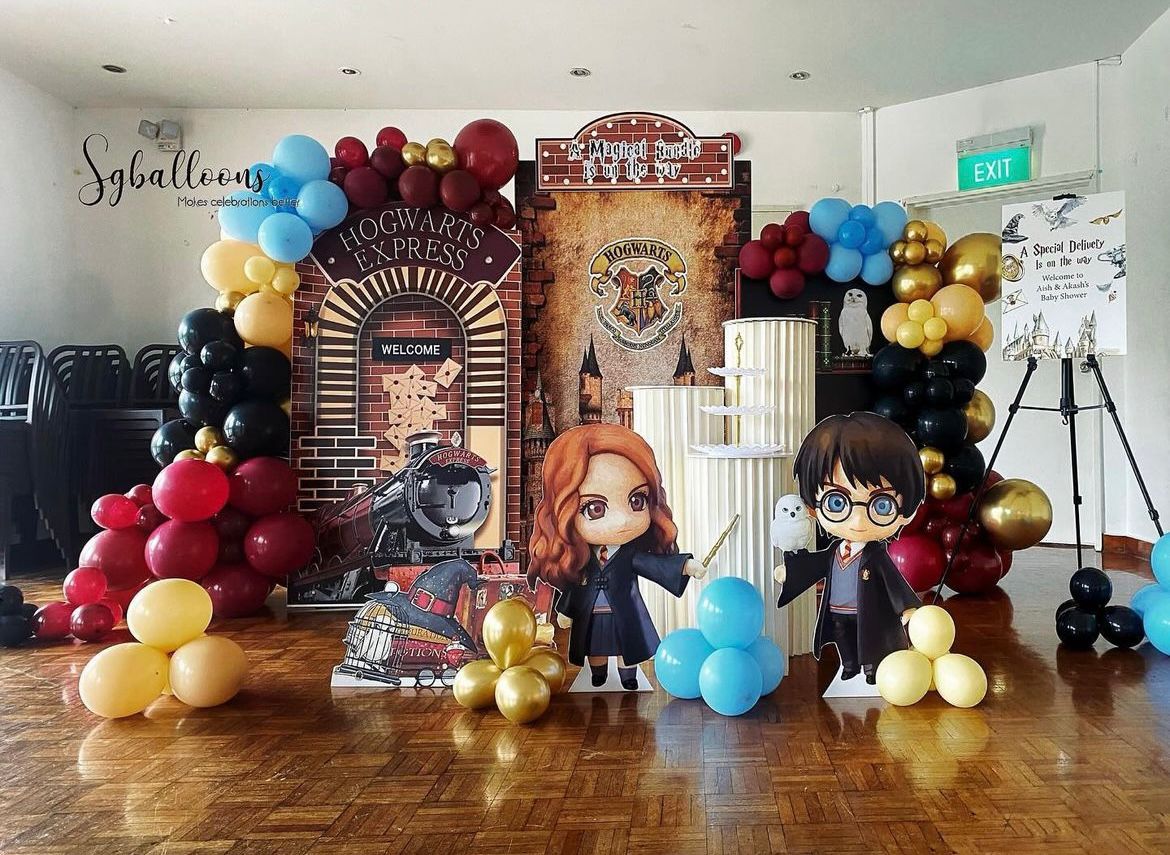 3 Board Customised Arch Set-up with Balloon Garland