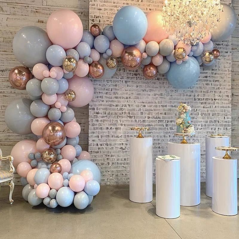 Balloon garland set up