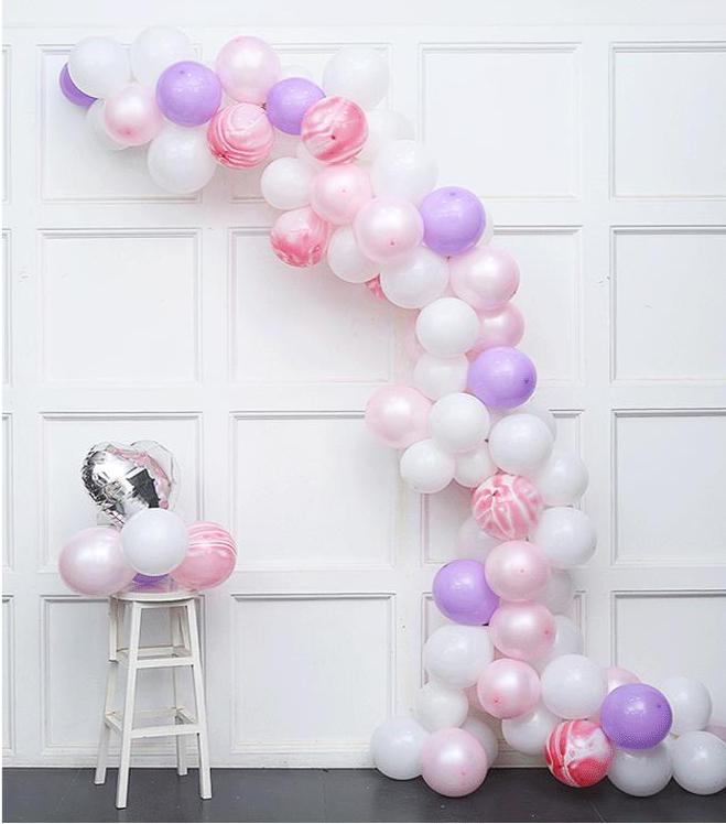 Balloon garland set up