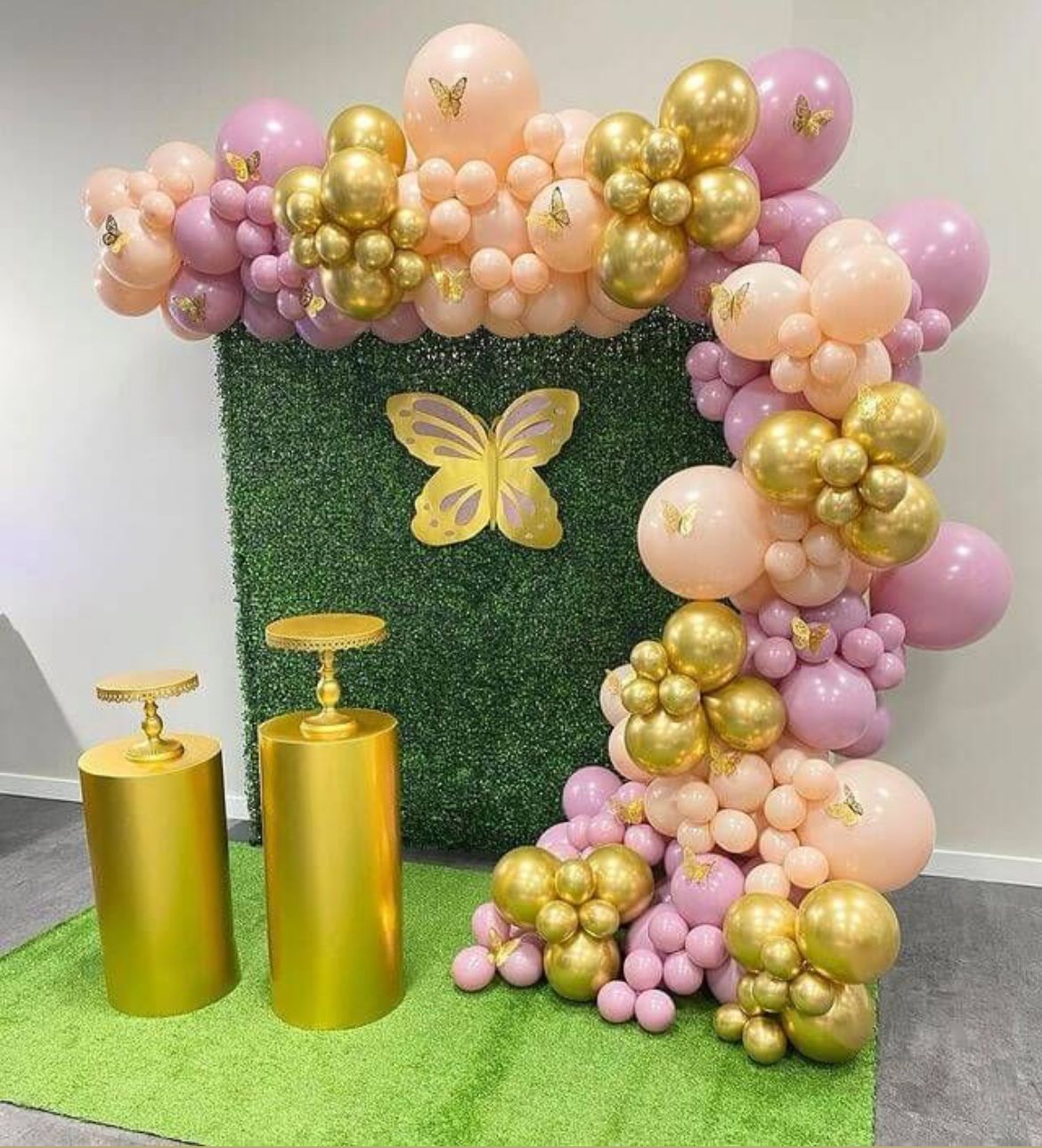 Grass Backdrop Set-up W/ Organic Balloon Garland